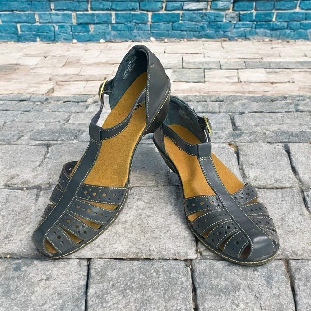 Clarks Wendy River Midnight Blue Leather Closed Toe  Buckle Heel Shoes 9.5 M